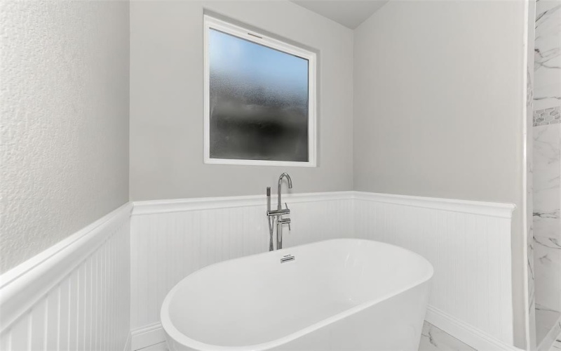 404 Betchan Street, Lake Dallas, TX 75065, 4 Bedrooms Bedrooms, ,2 BathroomsBathrooms,Residential,For Sale,404 Betchan Street,0,21150605