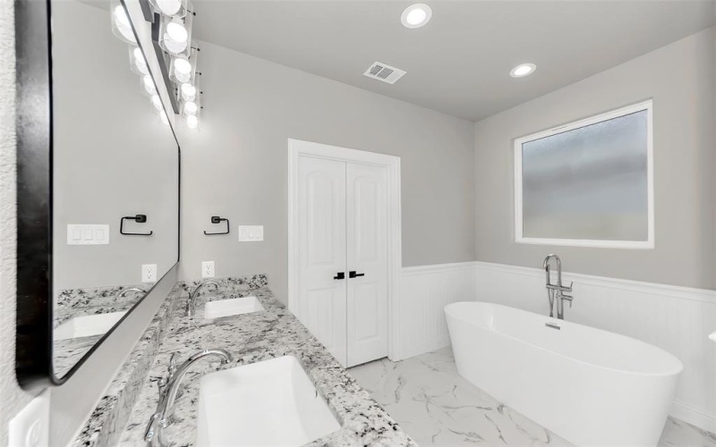 404 Betchan Street, Lake Dallas, TX 75065, 4 Bedrooms Bedrooms, ,2 BathroomsBathrooms,Residential,For Sale,404 Betchan Street,0,21150605