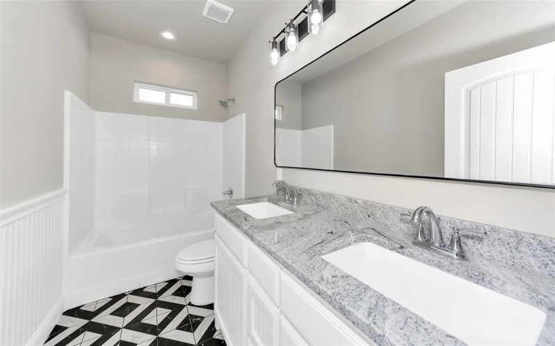 404 Betchan Street, Lake Dallas, TX 75065, 4 Bedrooms Bedrooms, ,2 BathroomsBathrooms,Residential,For Sale,404 Betchan Street,0,21150605