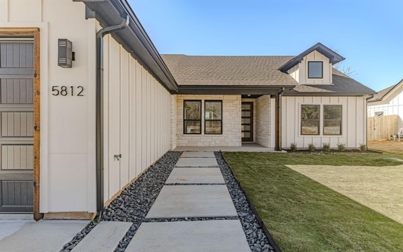 5812 Belaire Circle, Granbury, TX 76048, 3 Bedrooms Bedrooms, ,2 BathroomsBathrooms,Residential,For Sale,5812 Belaire Circle,0,21150826