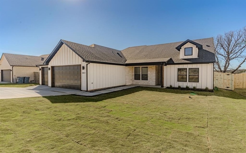 5812 Belaire Circle, Granbury, TX 76048, 3 Bedrooms Bedrooms, ,2 BathroomsBathrooms,Residential,For Sale,5812 Belaire Circle,0,21150826