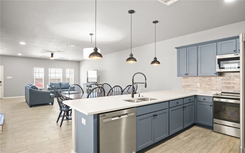 15217 Windward Drive unit: 401 #401, Corpus Christi, TX 78418, 4 Habitaciones Habitaciones , ,3 BañosBaños,Residential,En Venta,15217 Windward Drive unit: 401,0,469621