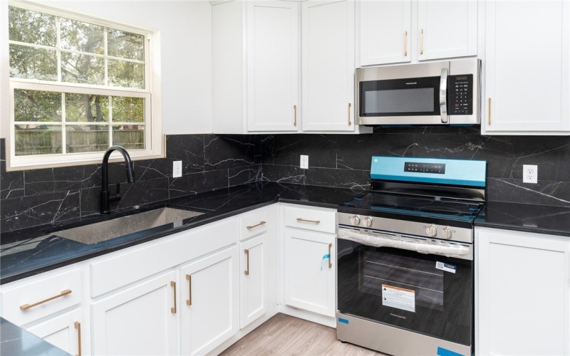 1725 15th Street, Corpus Christi, TX 78404, 3 Bedrooms Bedrooms, ,2 BathroomsBathrooms,Residential,For Sale,1725 15th Street,0,469880