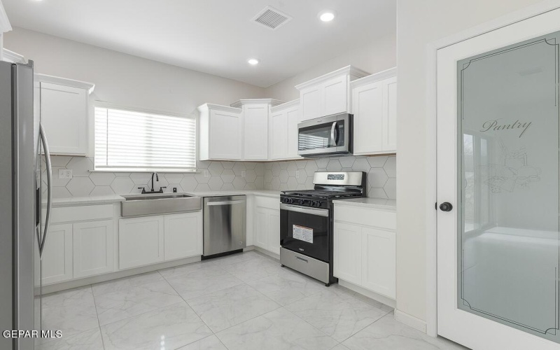 904 Aqueduct Avenue, El Paso, TX 79932, 4 Habitaciones Habitaciones , ,2 BañosBaños,Residential,En Venta,904 Aqueduct Avenue,0,915532