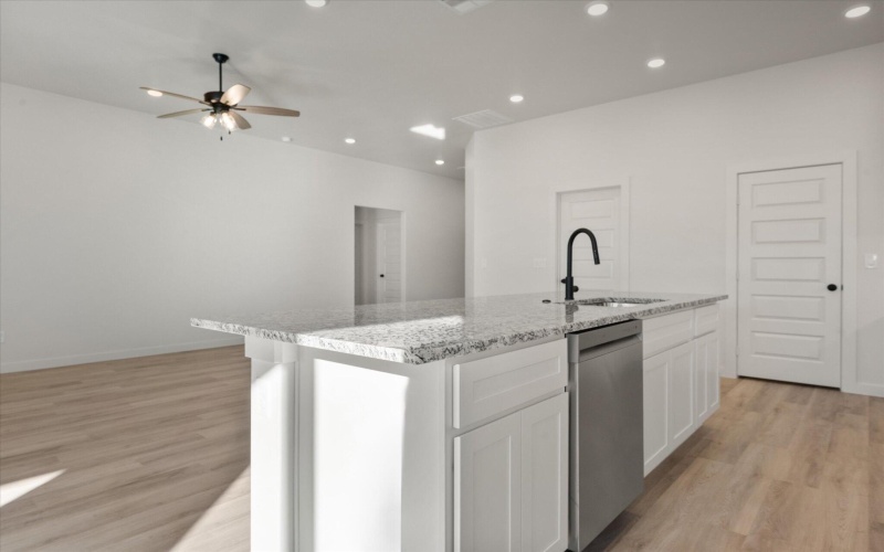 709 E 30th Street, Wolfforth, TX 79382, 4 Habitaciones Habitaciones , ,2 BañosBaños,Residential,En Venta,709 E 30th Street,0,202600485