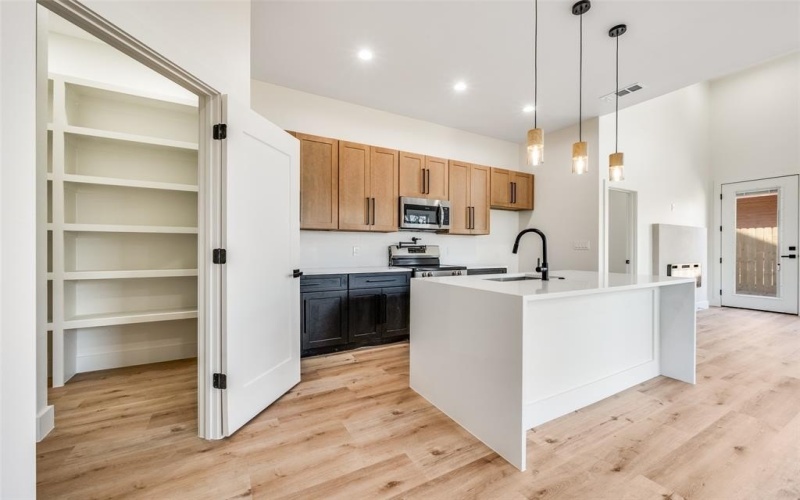 407 Bobbie Street, Dallas, TX 75203, 4 Bedrooms Bedrooms, ,3 BathroomsBathrooms,Residential,For Sale,407 Bobbie Street,0,21127699