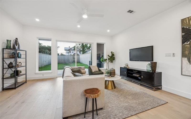 5631 East Side Avenue, Dallas, TX 75214, 3 Habitaciones Habitaciones , ,2 BañosBaños,Residential,En Venta,5631 East Side Avenue,0,21151682