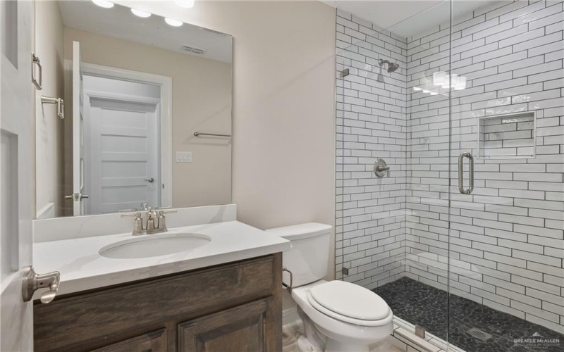 13724 Belle Court, McAllen, TX 78504, 5 Habitaciones Habitaciones , ,3 BañosBaños,Residential,En Venta,13724 Belle Court,0,491717