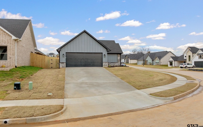 323 Mac Circle, Bullard, TX 75757, 3 Bedrooms Bedrooms, ,3 BathroomsBathrooms,Residential,For Sale,323 Mac Circle,0,26000622