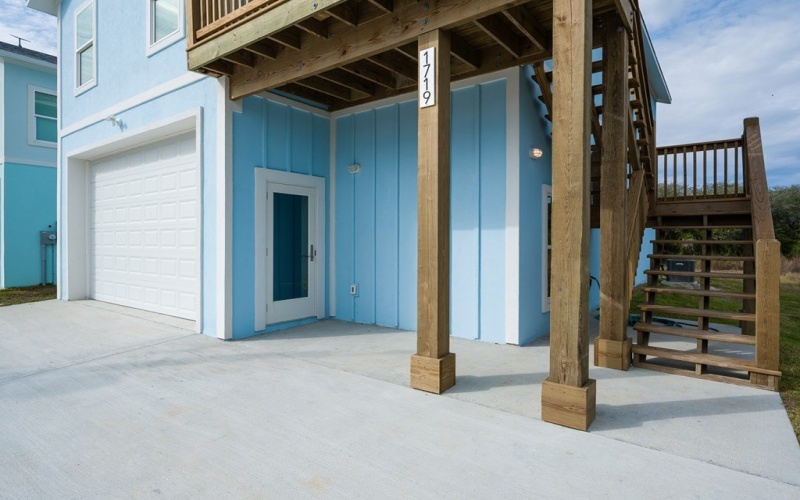 1719 S Verne, ROCKPORT, TX 78382, 4 Bedrooms Bedrooms, ,5 BathroomsBathrooms,Residential,For Sale,1719 S Verne,0,150339