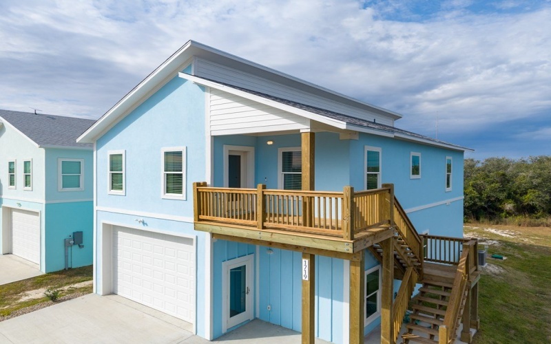 1719 S Verne, ROCKPORT, TX 78382, 4 Bedrooms Bedrooms, ,5 BathroomsBathrooms,Residential,For Sale,1719 S Verne,0,150339