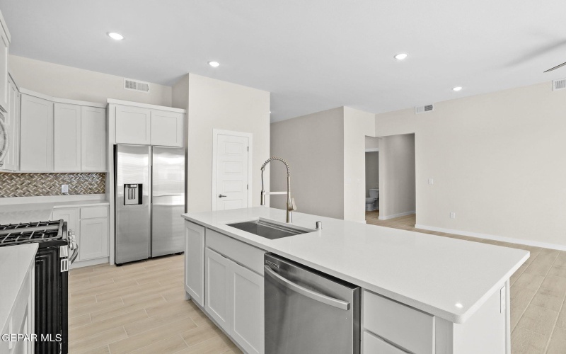 642 DAVI'S GREENWOOD COURT, Vinton, TX 79821, 3 Habitaciones Habitaciones , ,2 BañosBaños,Residential,En Venta,642 DAVI'S GREENWOOD COURT,0,921903