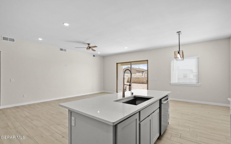 642 DAVI'S GREENWOOD COURT, Vinton, TX 79821, 3 Habitaciones Habitaciones , ,2 BañosBaños,Residential,En Venta,642 DAVI'S GREENWOOD COURT,0,921903