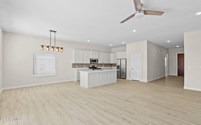 642 DAVI'S GREENWOOD COURT, Vinton, TX 79821, 3 Habitaciones Habitaciones , ,2 BañosBaños,Residential,En Venta,642 DAVI'S GREENWOOD COURT,0,921903