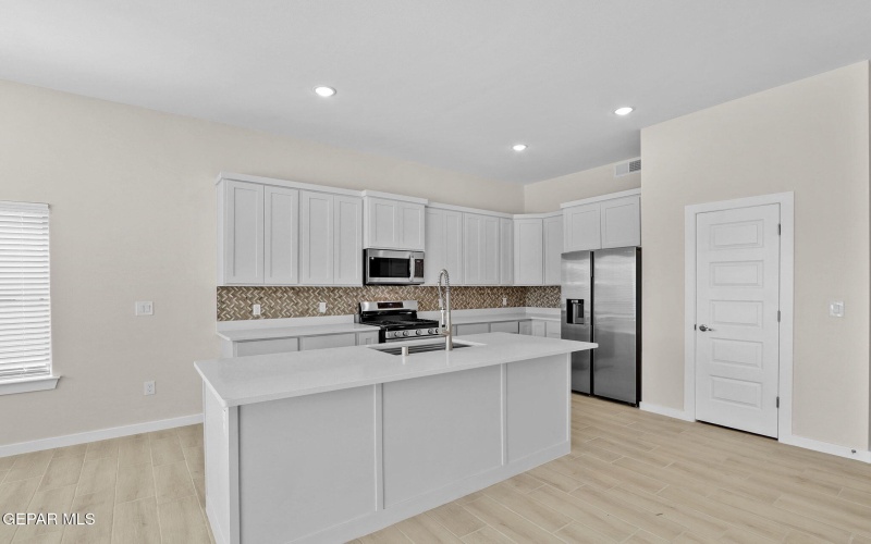 642 DAVI'S GREENWOOD COURT, Vinton, TX 79821, 3 Habitaciones Habitaciones , ,2 BañosBaños,Residential,En Venta,642 DAVI'S GREENWOOD COURT,0,921903