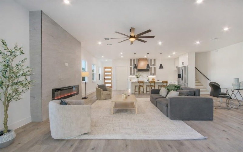 2005 Hearne Avenue, Dallas, TX 75212, 4 Bedrooms Bedrooms, ,5 BathroomsBathrooms,Residential,For Sale,2005 Hearne Avenue,0,21102774