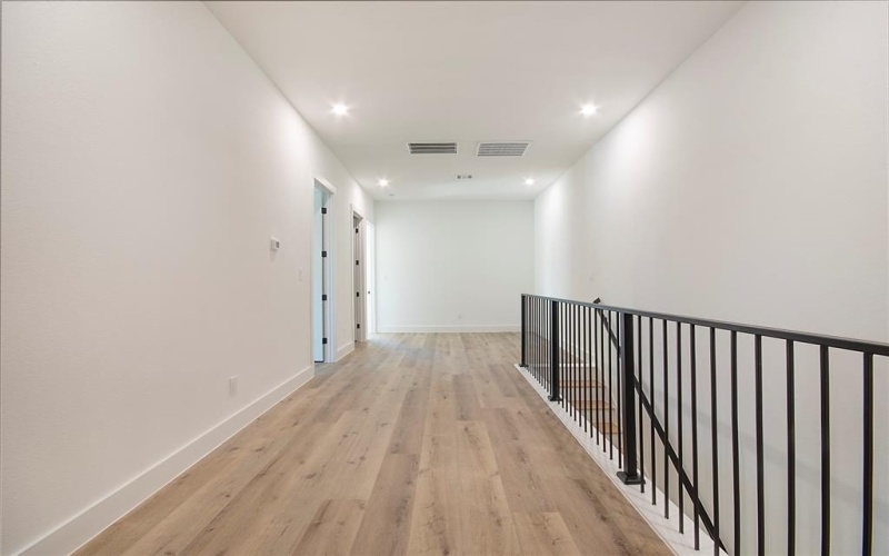 2005 Hearne Avenue, Dallas, TX 75212, 4 Bedrooms Bedrooms, ,5 BathroomsBathrooms,Residential,For Sale,2005 Hearne Avenue,0,21102774