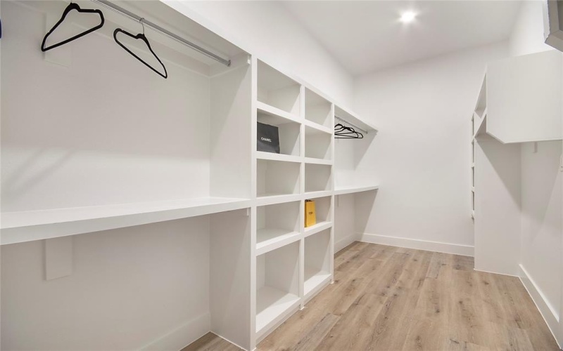 2005 Hearne Avenue, Dallas, TX 75212, 4 Bedrooms Bedrooms, ,5 BathroomsBathrooms,Residential,For Sale,2005 Hearne Avenue,0,21102774