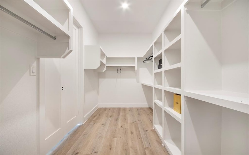 2005 Hearne Avenue, Dallas, TX 75212, 4 Bedrooms Bedrooms, ,5 BathroomsBathrooms,Residential,For Sale,2005 Hearne Avenue,0,21102774