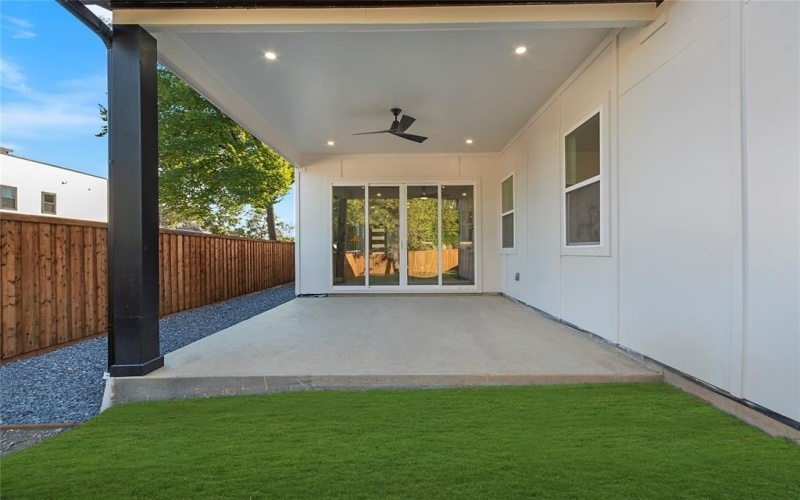 2005 Hearne Avenue, Dallas, TX 75212, 4 Bedrooms Bedrooms, ,5 BathroomsBathrooms,Residential,For Sale,2005 Hearne Avenue,0,21102774