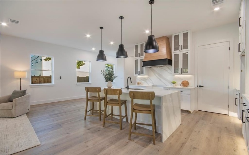 2005 Hearne Avenue, Dallas, TX 75212, 4 Bedrooms Bedrooms, ,5 BathroomsBathrooms,Residential,For Sale,2005 Hearne Avenue,0,21102774