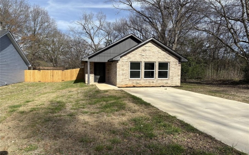 515 Giraud, Mineola, TX 75773, 3 Bedrooms Bedrooms, ,2 BathroomsBathrooms,Residential,For Sale,515 Giraud,0,21151426