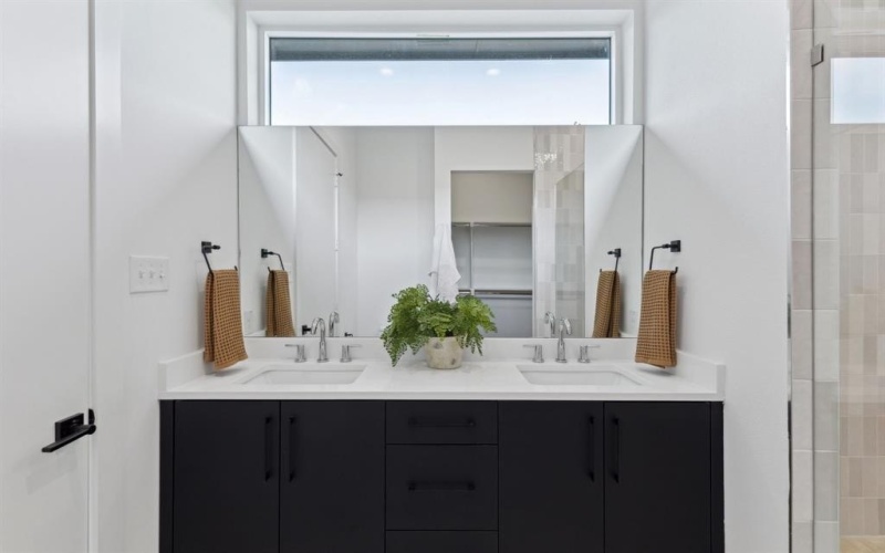 2142 Lovedale Avenue #104, Dallas, TX 75235, 2 Bedrooms Bedrooms, ,2 BathroomsBathrooms,Residential,For Sale,2142 Lovedale Avenue,0,21152252