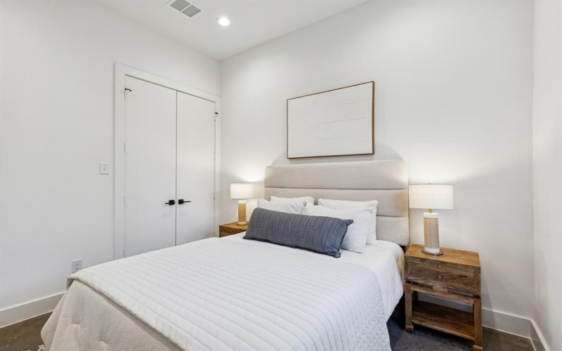 2142 Lovedale Avenue #104, Dallas, TX 75235, 2 Habitaciones Habitaciones , ,2 BañosBaños,Residential,En Venta,2142 Lovedale Avenue,0,21152252