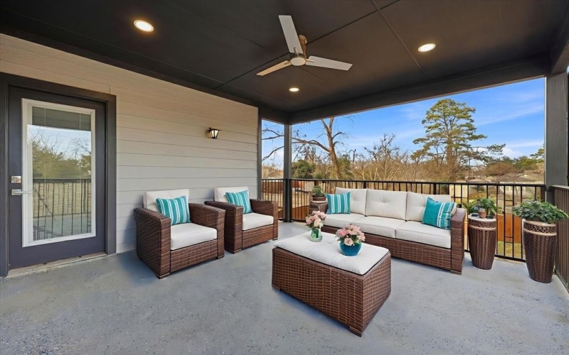 2417 Felton Court, Dallas, TX 75215, 4 Habitaciones Habitaciones , ,3 BañosBaños,Residential,En Venta,2417 Felton Court,0,21152314