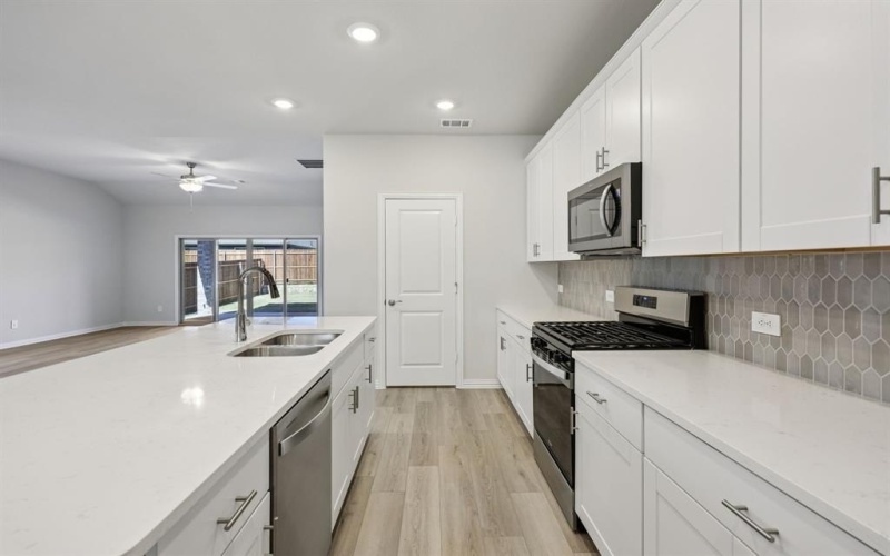 2228 Mustang Way, Seagoville, TX 75159, 4 Bedrooms Bedrooms, ,3 BathroomsBathrooms,Residential,For Sale,2228 Mustang Way,0,21152337