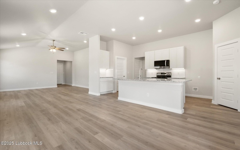2307 134th Street, Lubbock, TX 79423, 4 Habitaciones Habitaciones , ,2 BañosBaños,Residential,En Venta,2307 134th Street,202554166