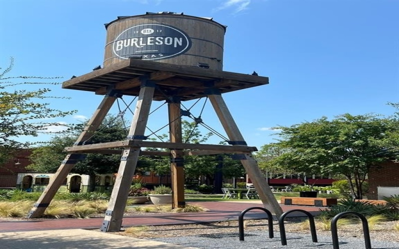 212 S Warren Street, Burleson, TX 76028, ,Commercial Sale,For Sale,212 S Warren Street,0,21152673