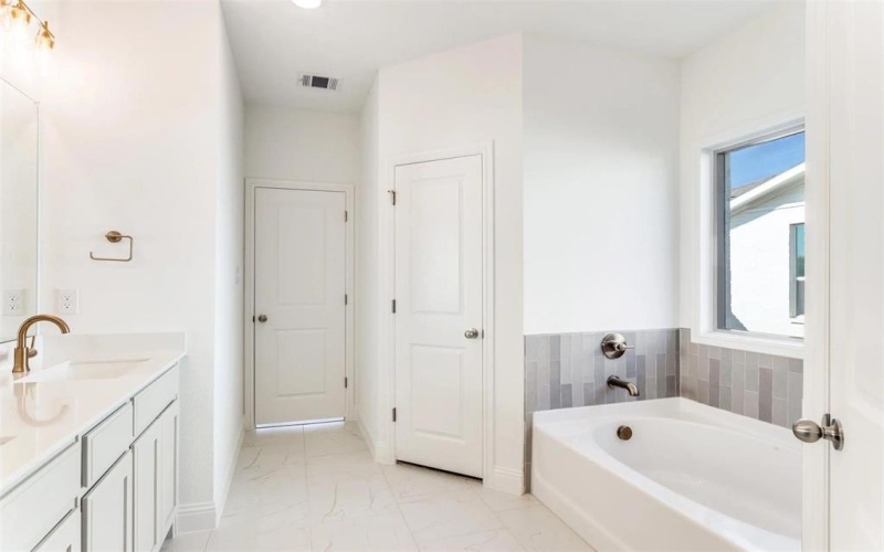 2716 Glasgow Way, Denton, TX 76207, 3 Bedrooms Bedrooms, ,2 BathroomsBathrooms,Residential,For Sale,2716 Glasgow Way,0,21153209