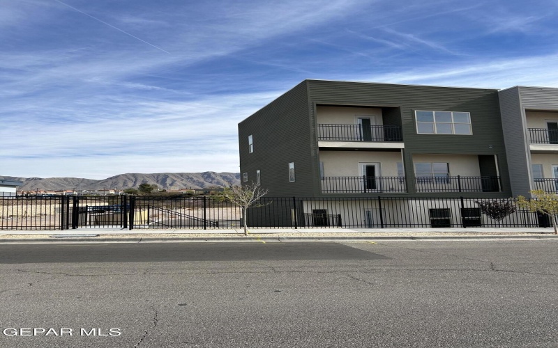 201 DESERT PASS Street unit: 1 #1, El Paso, TX 79912, 3 Habitaciones Habitaciones , ,3 BañosBaños,Residential,En Venta,201 DESERT PASS Street unit: 1,0,936470