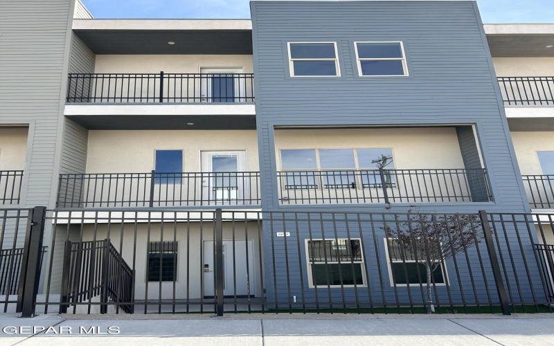 201 DESERT PASS Street unit: 4 #4, El Paso, TX 79912, 3 Bedrooms Bedrooms, ,3 BathroomsBathrooms,Residential,For Sale,201 DESERT PASS Street unit: 4,0,936473