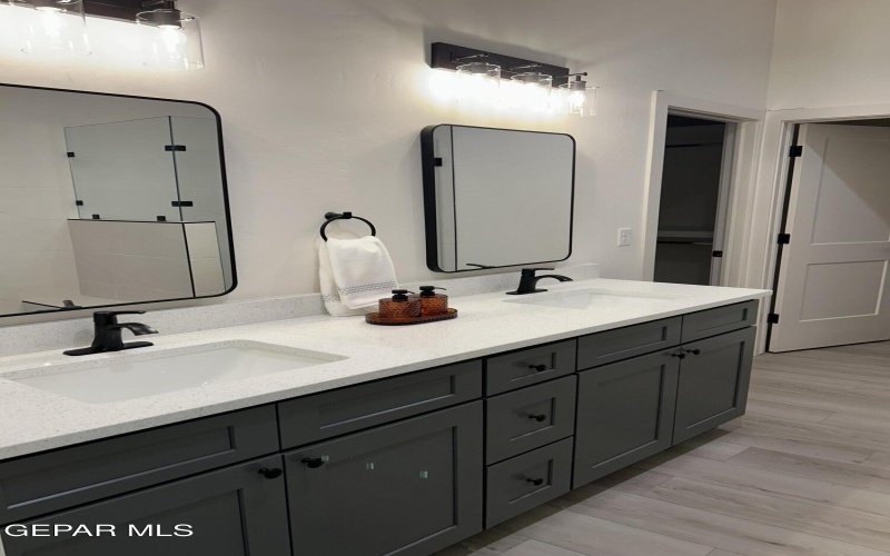 201 DESERT PASS Street unit: 5 #5, El Paso, TX 79912, 3 Habitaciones Habitaciones , ,3 BañosBaños,Residential,En Venta,201 DESERT PASS Street unit: 5,0,936474