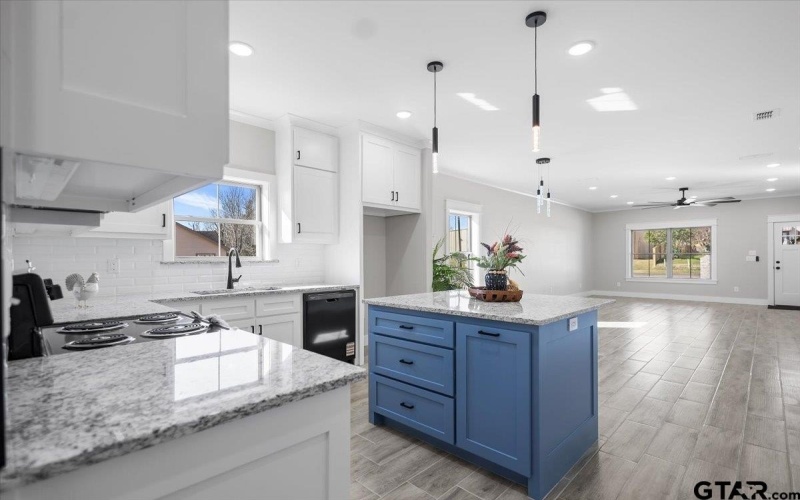 1413 N Summit Ave, Tyler, TX 75702, 3 Bedrooms Bedrooms, ,2 BathroomsBathrooms,Residential,For Sale,1413 N Summit Ave,0,26000699