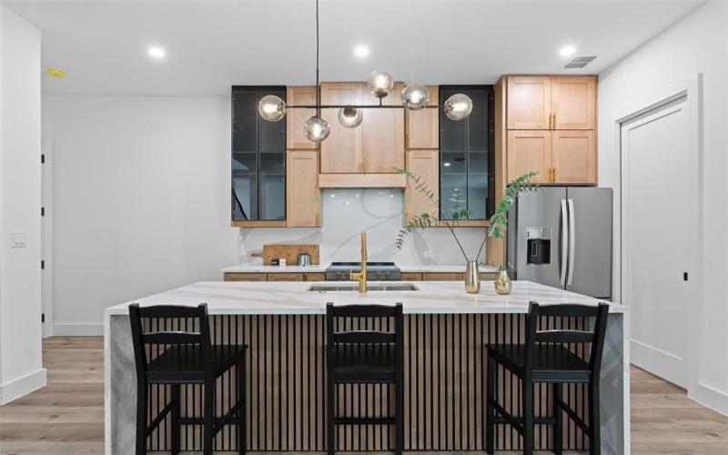 2828 Rochester Street, Dallas, TX 75215, 4 Bedrooms Bedrooms, ,3 BathroomsBathrooms,Residential,For Sale,2828 Rochester Street,0,21152315