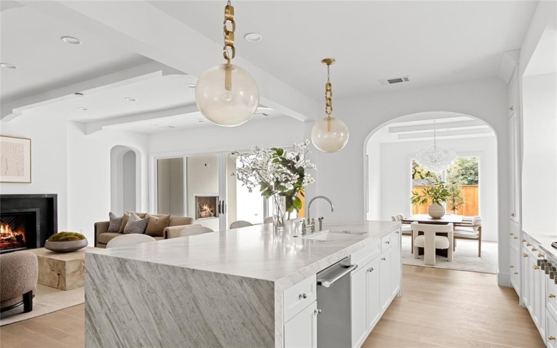 6454 Kenwood Avenue, Dallas, TX 75214, 5 Bedrooms Bedrooms, ,6 BathroomsBathrooms,Residential,For Sale,6454 Kenwood Avenue,0,21153174