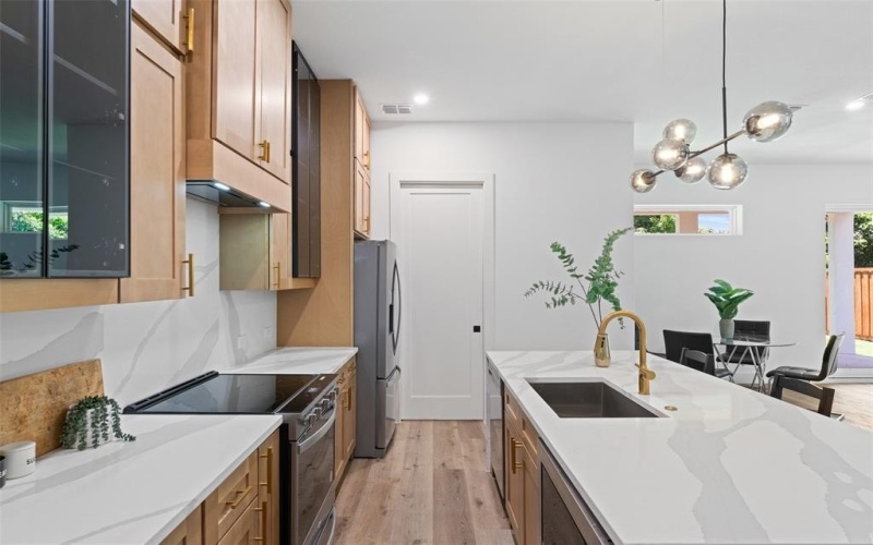 2826 Rochester Street, Dallas, TX 75215, 4 Bedrooms Bedrooms, ,3 BathroomsBathrooms,Residential,For Sale,2826 Rochester Street,0,21153445