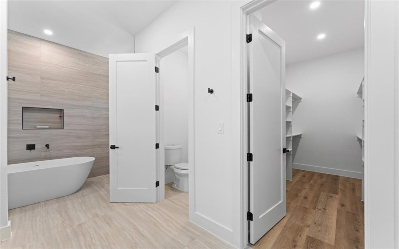 2826 Rochester Street, Dallas, TX 75215, 4 Bedrooms Bedrooms, ,3 BathroomsBathrooms,Residential,For Sale,2826 Rochester Street,0,21153445