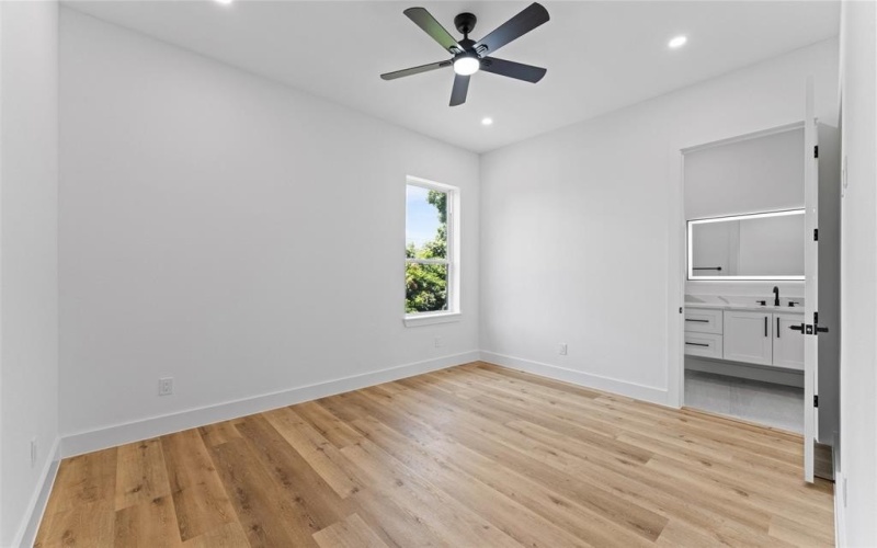 2826 Rochester Street, Dallas, TX 75215, 4 Bedrooms Bedrooms, ,3 BathroomsBathrooms,Residential,For Sale,2826 Rochester Street,0,21153445