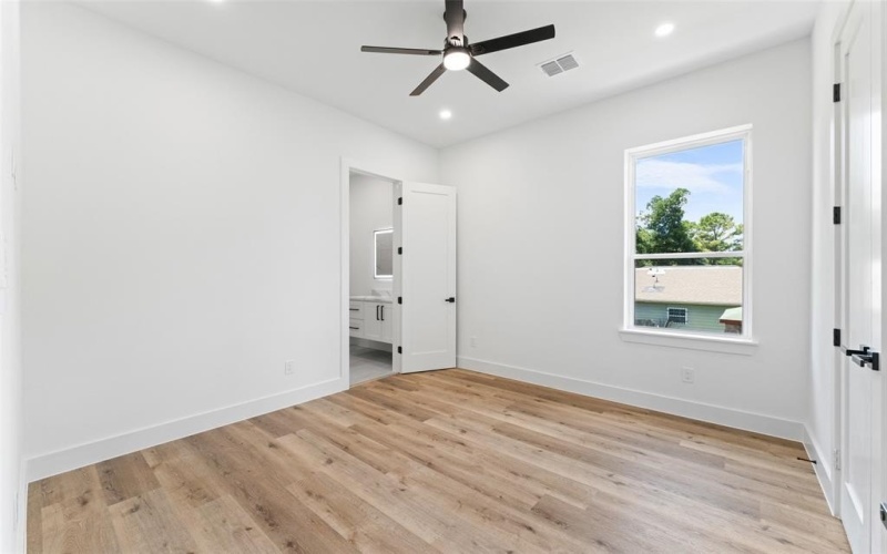 2826 Rochester Street, Dallas, TX 75215, 4 Bedrooms Bedrooms, ,3 BathroomsBathrooms,Residential,For Sale,2826 Rochester Street,0,21153445