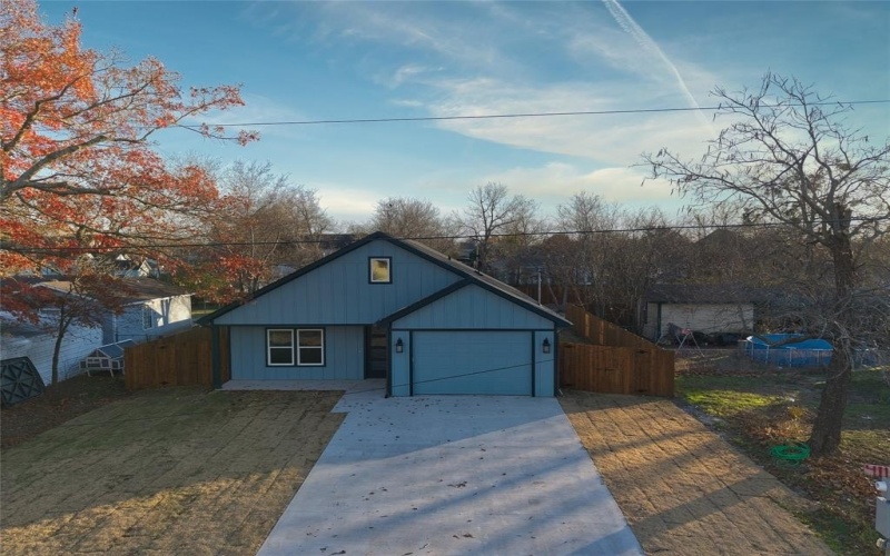 411 W Elm Street, Whitewright, TX 75491, 3 Habitaciones Habitaciones , ,2 BañosBaños,Residential,En Venta,411 W Elm Street,0,21153514