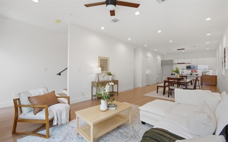 4517 Munger Avenue #102, Dallas, TX 75204, 2 Bedrooms Bedrooms, ,2 BathroomsBathrooms,Residential,For Sale,4517 Munger Avenue,0,21154055