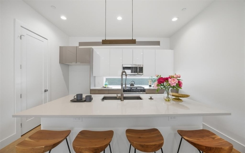 4517 Munger Avenue #102, Dallas, TX 75204, 2 Bedrooms Bedrooms, ,2 BathroomsBathrooms,Residential,For Sale,4517 Munger Avenue,0,21154055