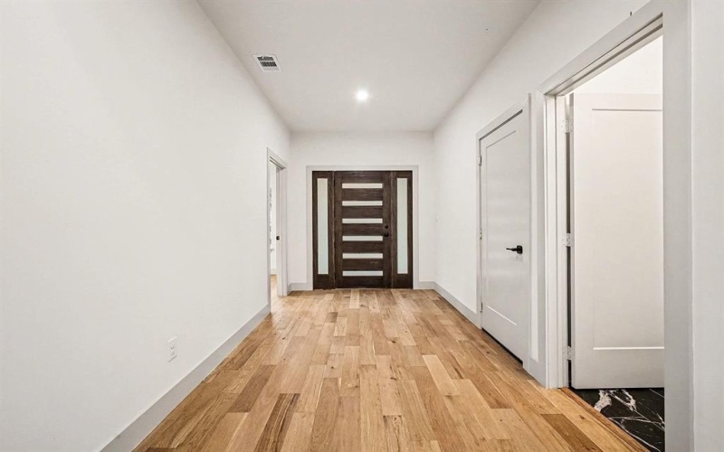 1931 Muncie Avenue, Dallas, TX 75212, 3 Habitaciones Habitaciones , ,2 BañosBaños,Residential,En Venta,1931 Muncie Avenue,0,21154076