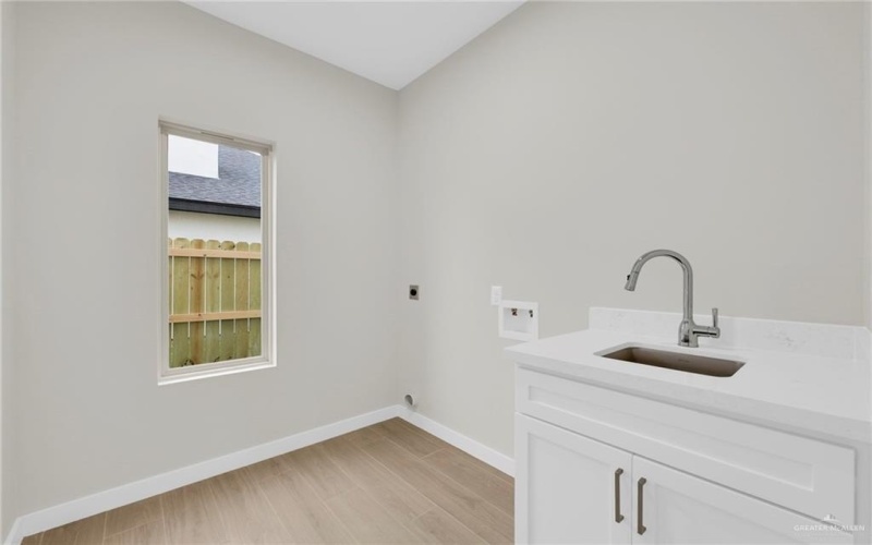 2529 Trinity Avenue, McAllen, TX 78504, 3 Bedrooms Bedrooms, ,3 BathroomsBathrooms,Residential,For Sale,2529 Trinity Avenue,0,492246