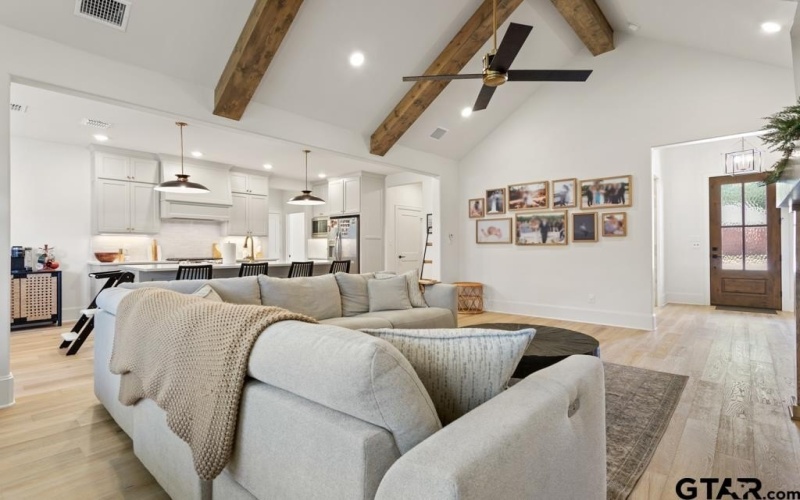 5300 Hollytree Dr, Tyler, TX 75703, 4 Habitaciones Habitaciones , ,2 BañosBaños,Residential,En Venta,5300 Hollytree Dr,0,26000747