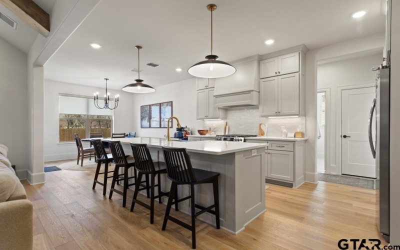 5300 Hollytree Dr, Tyler, TX 75703, 4 Habitaciones Habitaciones , ,2 BañosBaños,Residential,En Venta,5300 Hollytree Dr,0,26000747